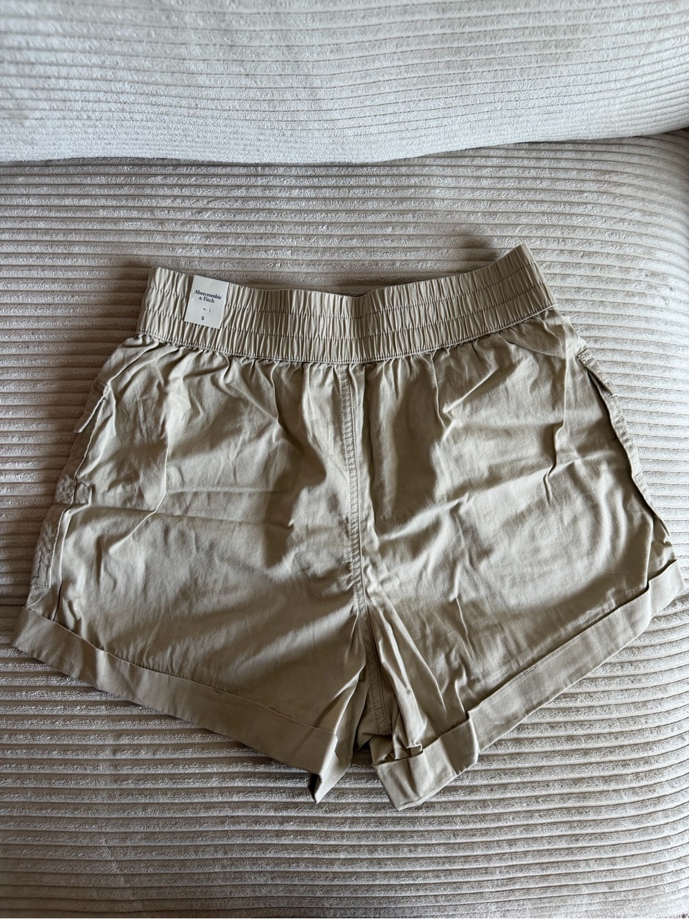 Women’s High-Waist Cargo Shorts in Beige - Picture 2 of 2